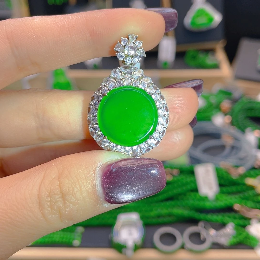 翡翠手链未镶嵌圆牌吊坠