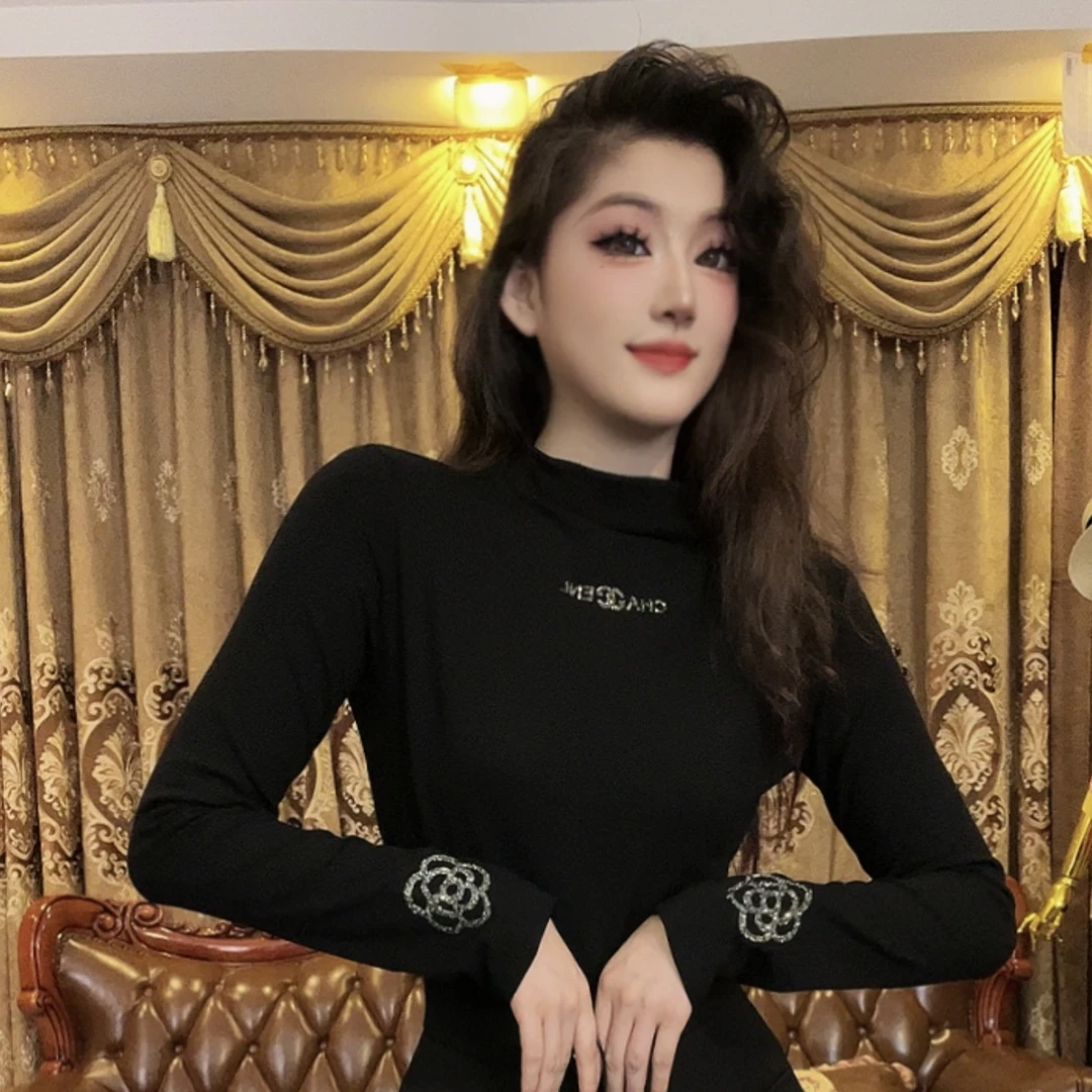 2025秋季山茶花烫钻高领修身显瘦打底衫女百搭弹力棉洋气上衣