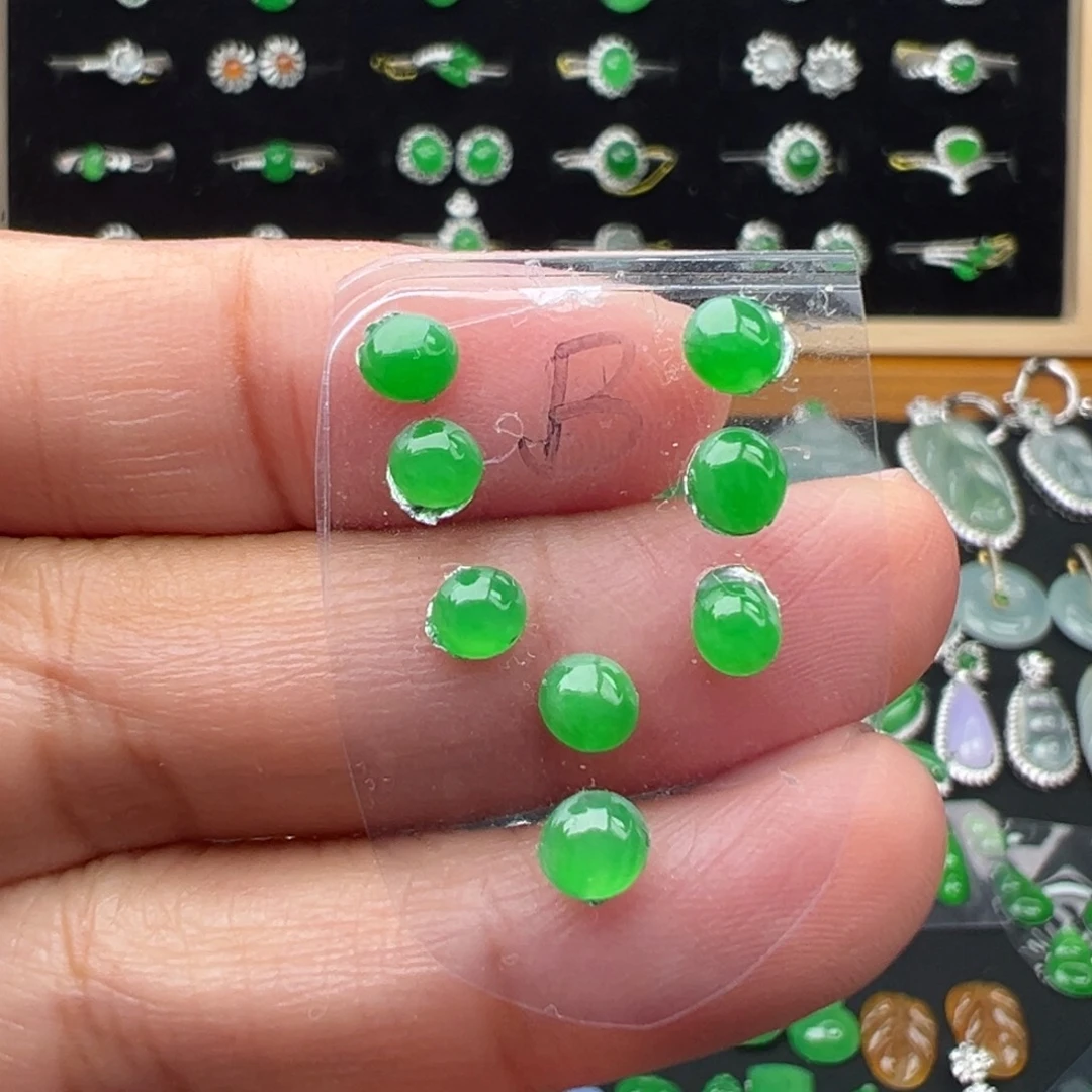 翡翠未镶嵌颈饰蛋