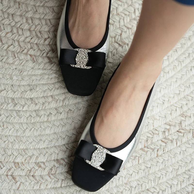 壹家shoes001048牛皮1.5cm钻扣单鞋女2025新款春夏平底百搭软底鞋