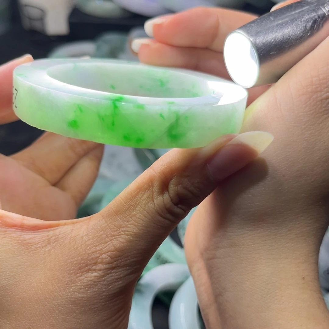 定制翡翠未镶嵌手镯