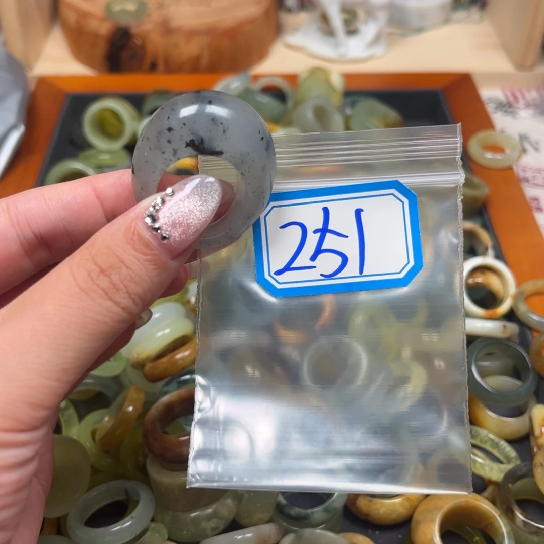 甜***器蛇纹石玉未镶嵌珠宝奇石