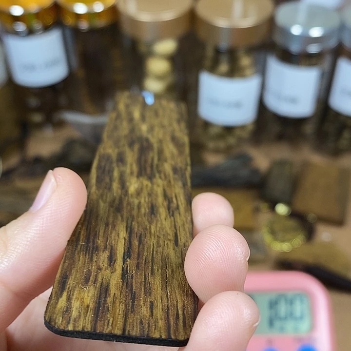 沉香沉香碎屑阳**族芽庄书签桶咯哦哦哦哦