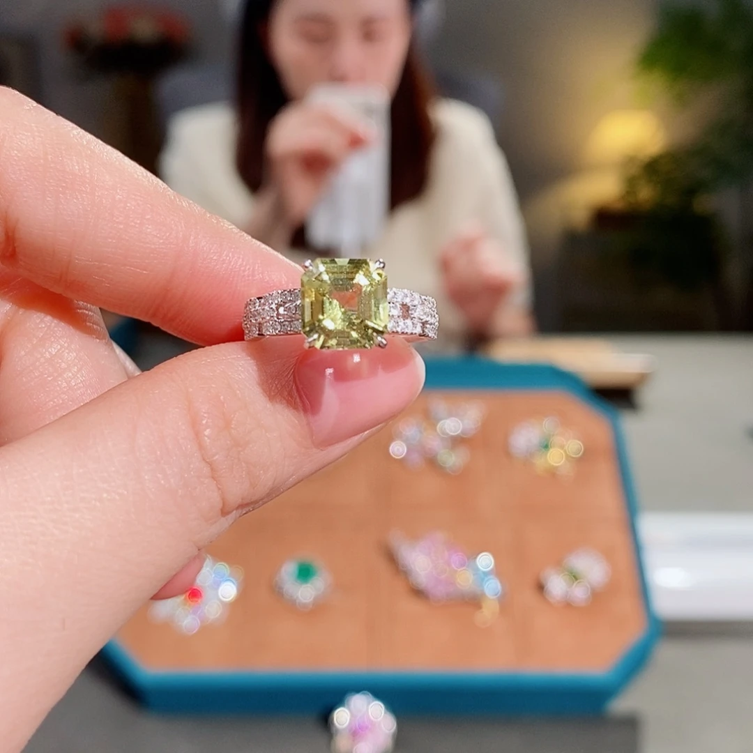 18K金镶嵌戒指金绿宝石2.82ct
