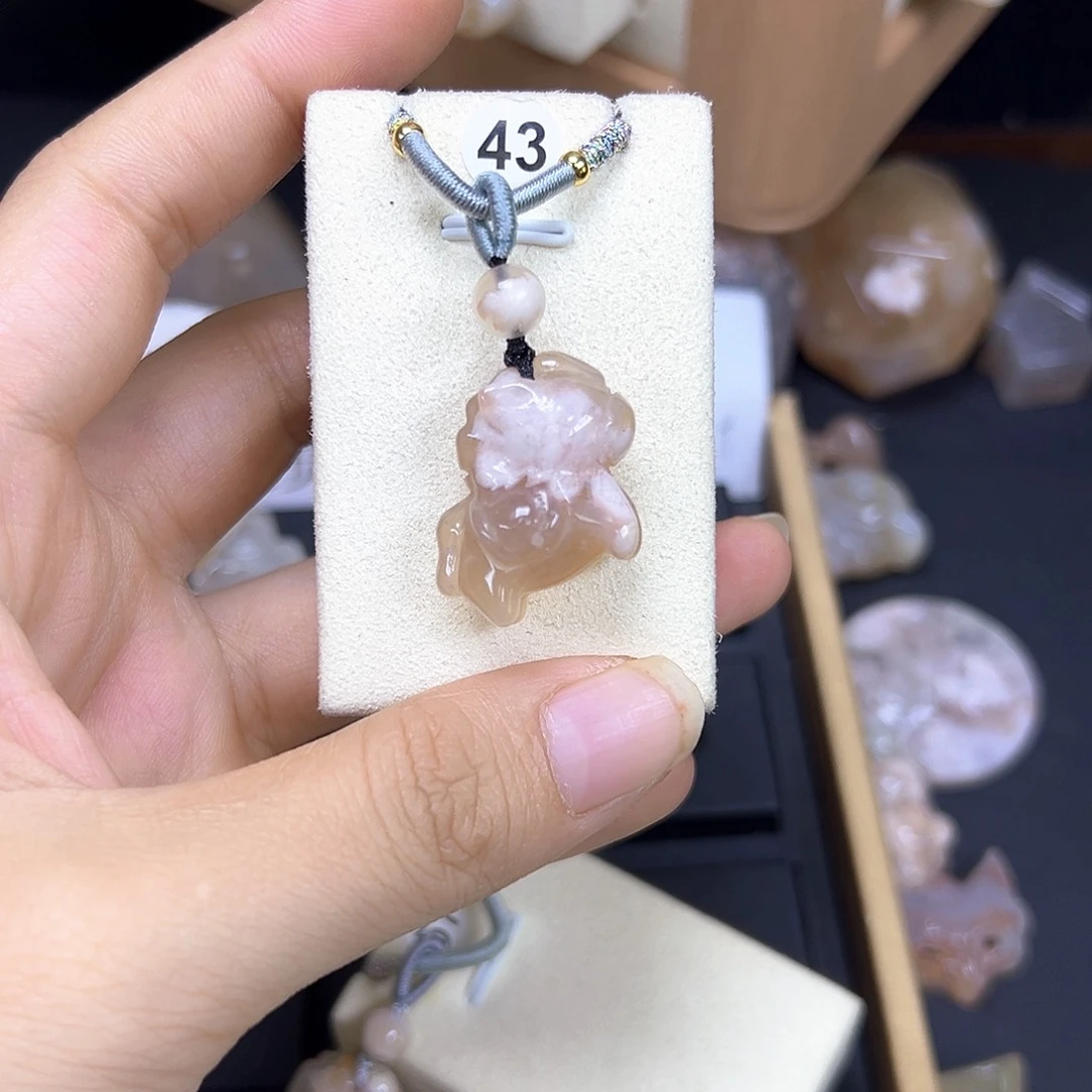 ****㊰石英质玉未镶嵌颈饰