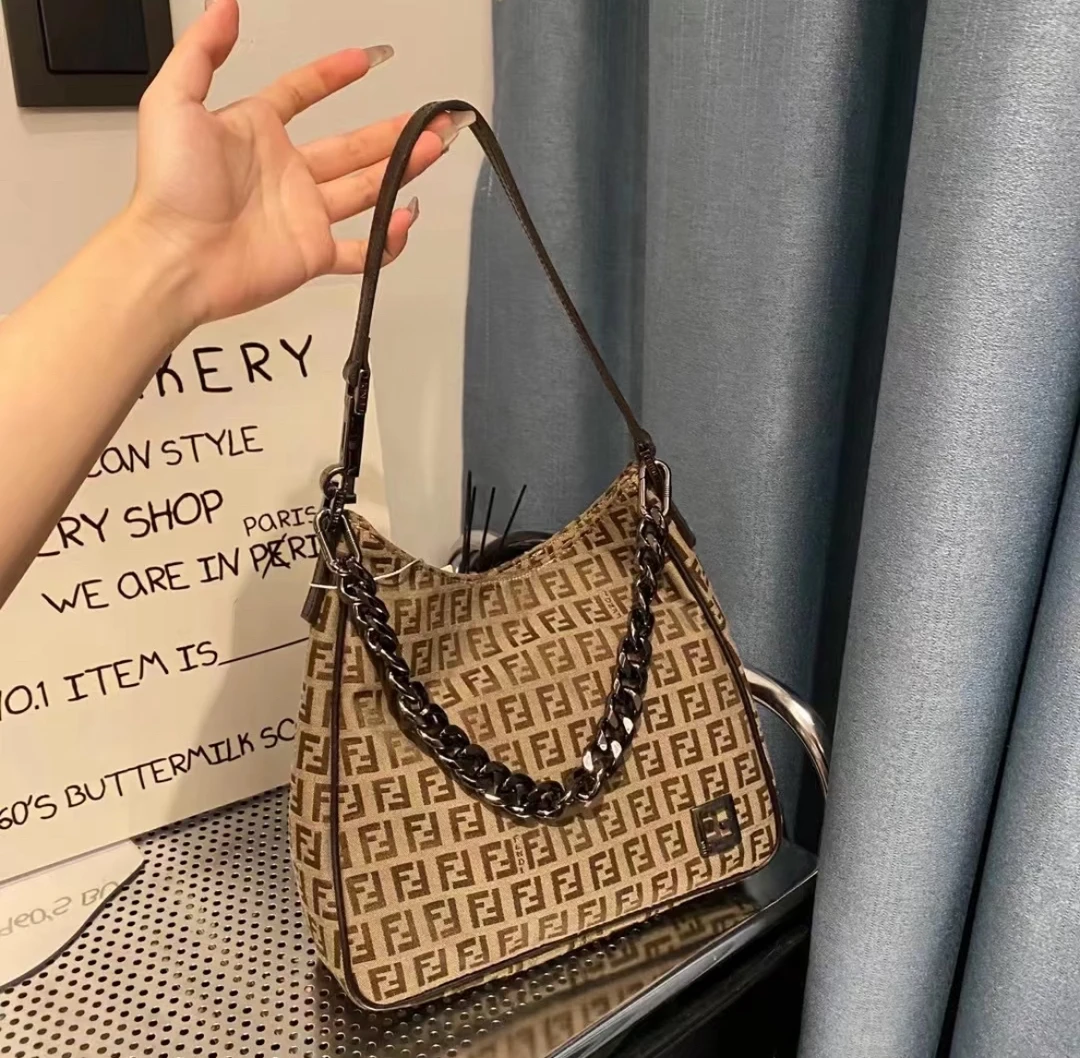 95新 FENDI/芬迪 芬迪棕花单肩牛角包