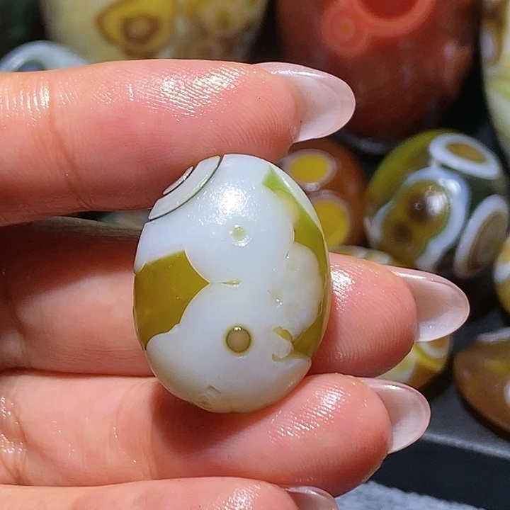 维***8玛瑙/玉髓未镶嵌珠宝奇石