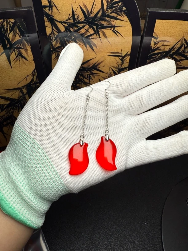 青鱼石石雕耳坠款