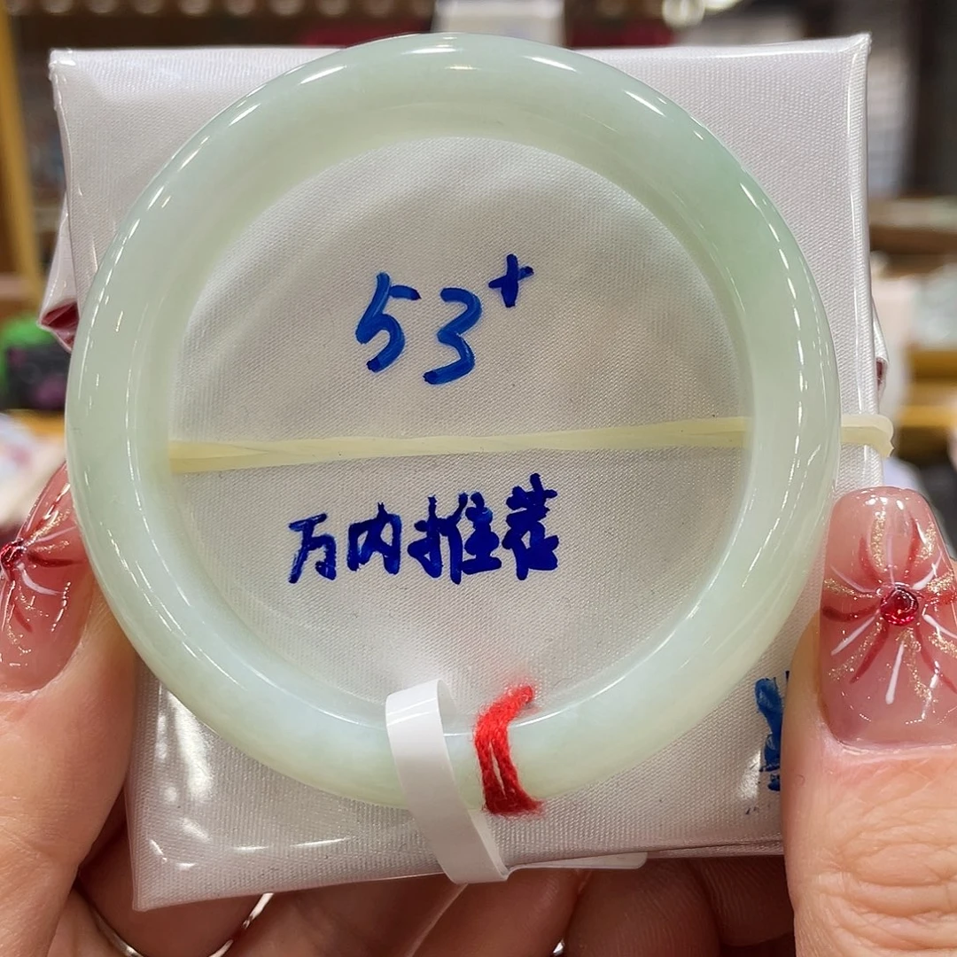 翡翠手镯未镶嵌翡翠手镯