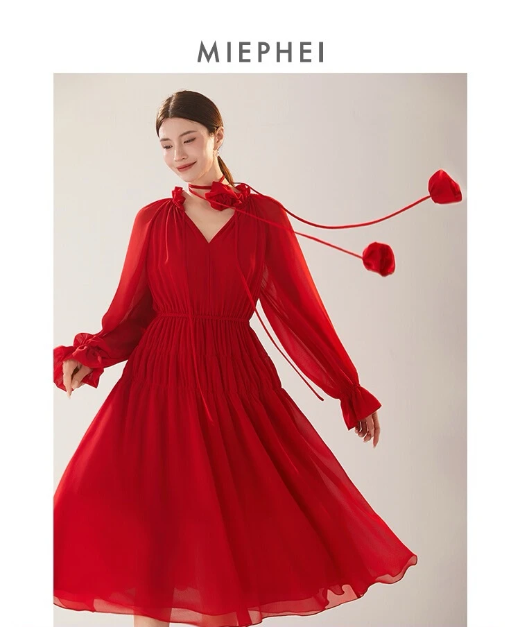 美妃高端洋气2025新款网红爆款白月光长袖法式气质长款连衣裙