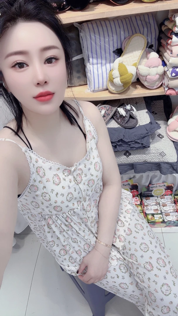 带胸垫款吊带超级舒服