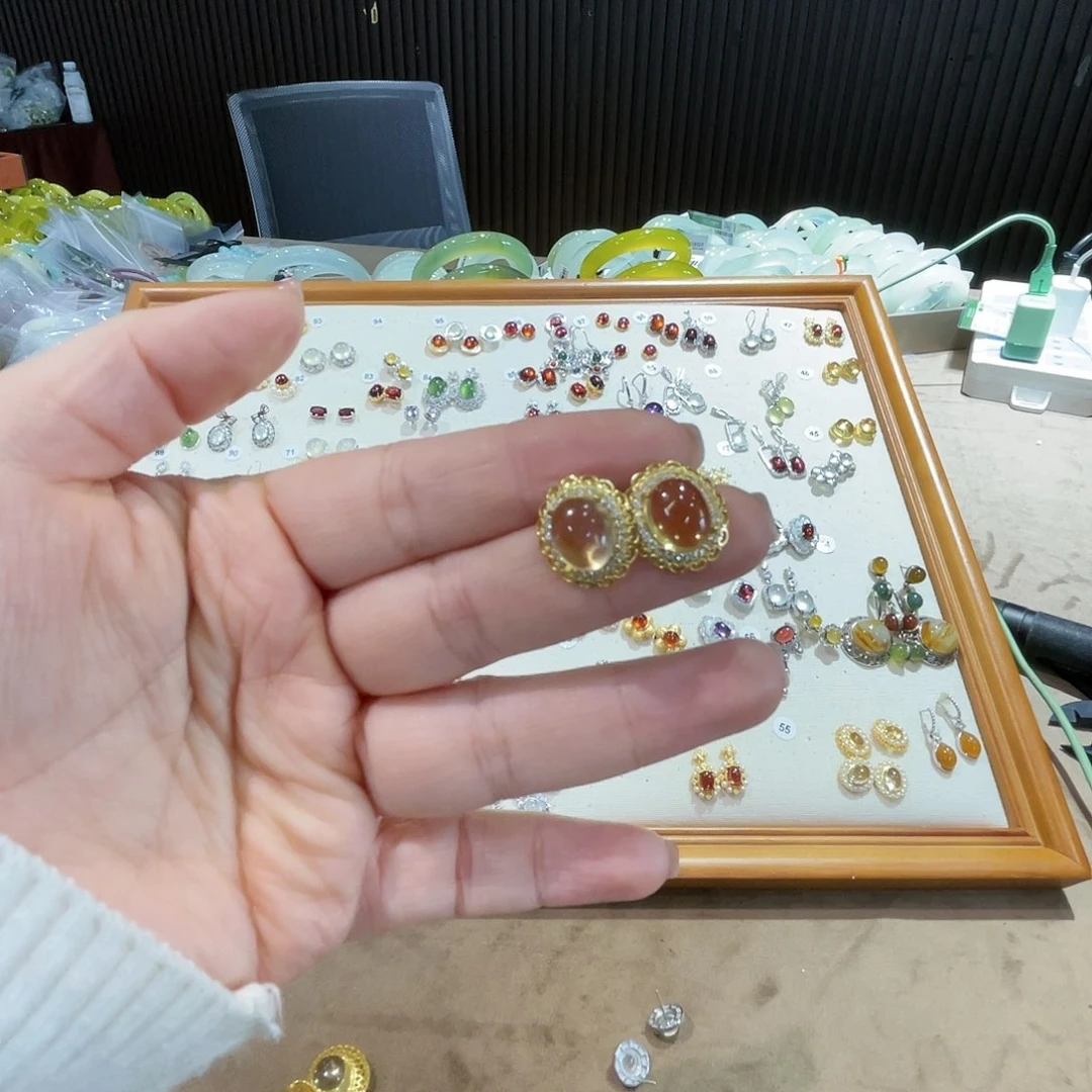 蛇纹石玉手镯未镶嵌财****?