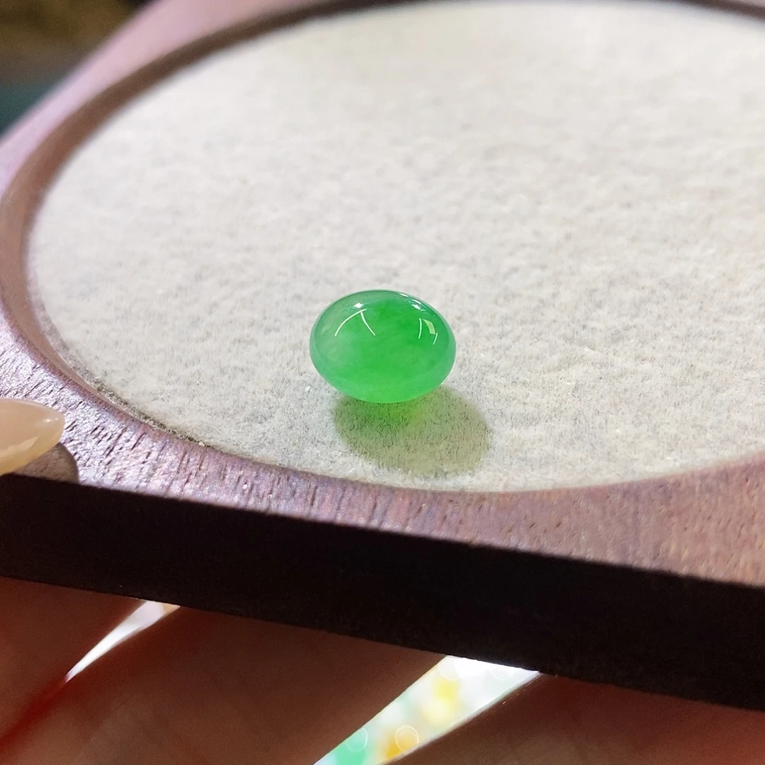 翡翠未镶嵌挂件绿蛋