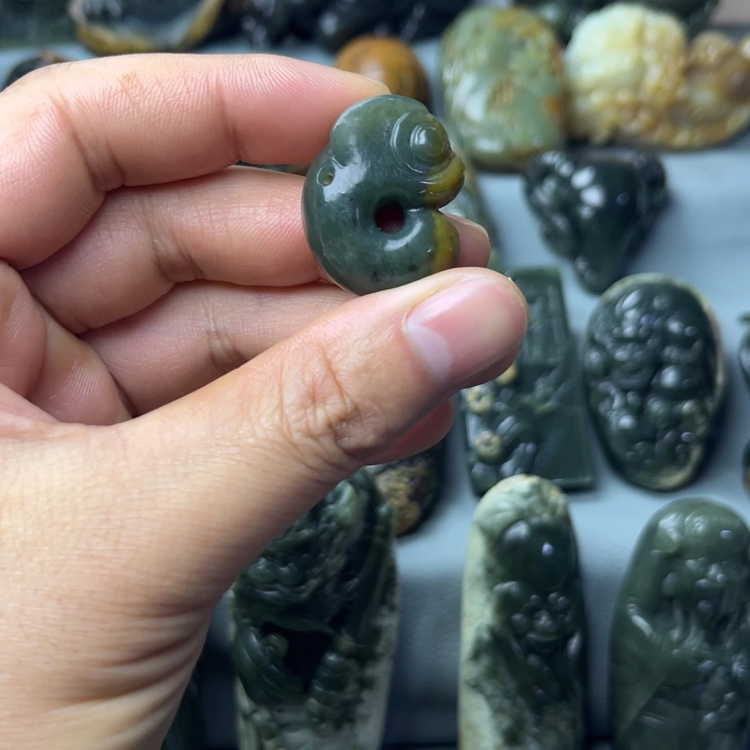 岫岩河磨玉（透闪石质玉）未镶嵌挂件