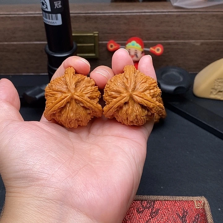 齐***圣文玩核桃把件白奔