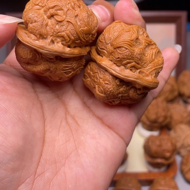 牧***心蛤蟆头雕刻的金蟾