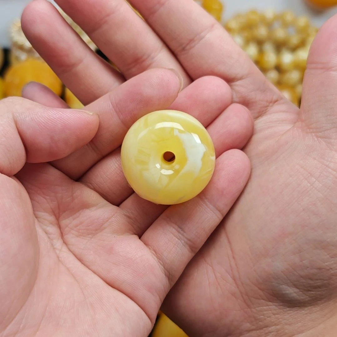 未镶嵌吊坠(赠链)蜜蜡