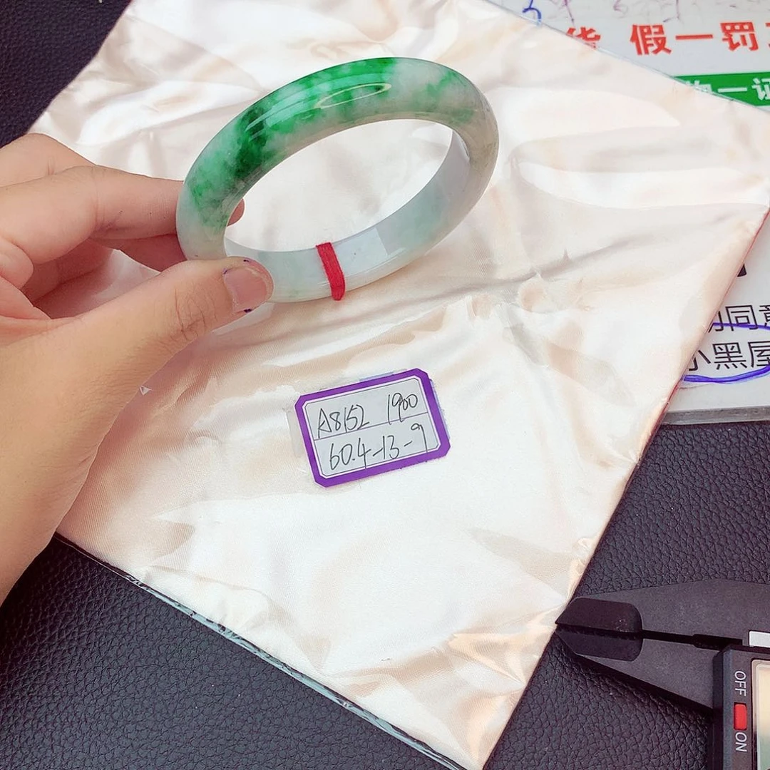 翡翠手镯未镶嵌我