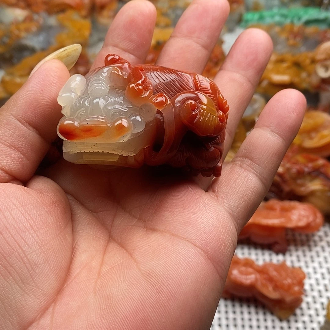 石英质玉（黄龙玉）未镶嵌颈饰