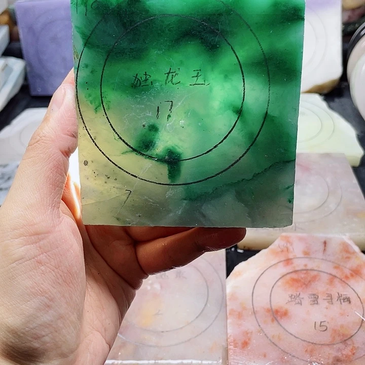 石英质玉未镶嵌手镯定制