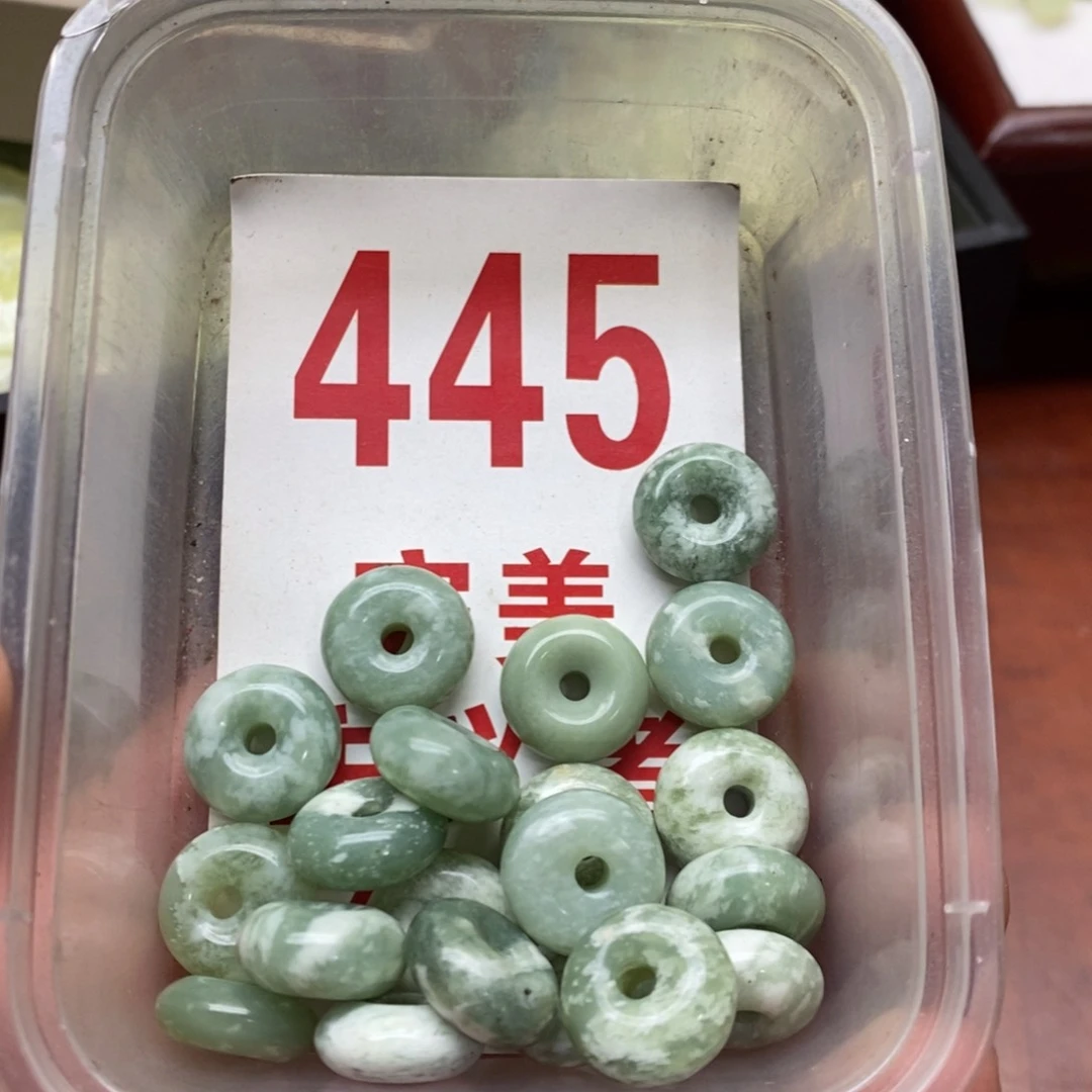 蛇纹石玉未镶嵌挂坠