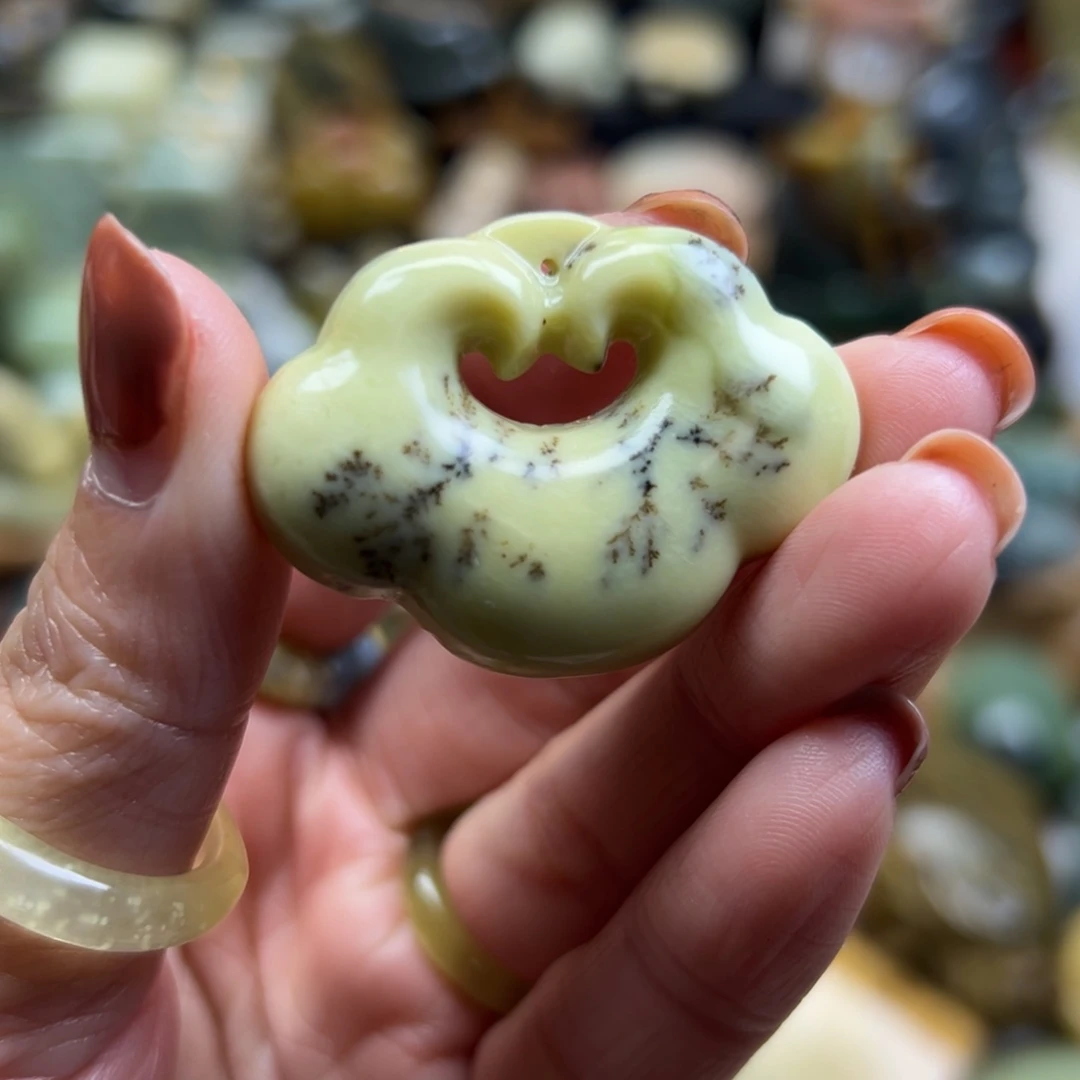 岫玉未镶嵌颈饰辽阳水草祥云锁