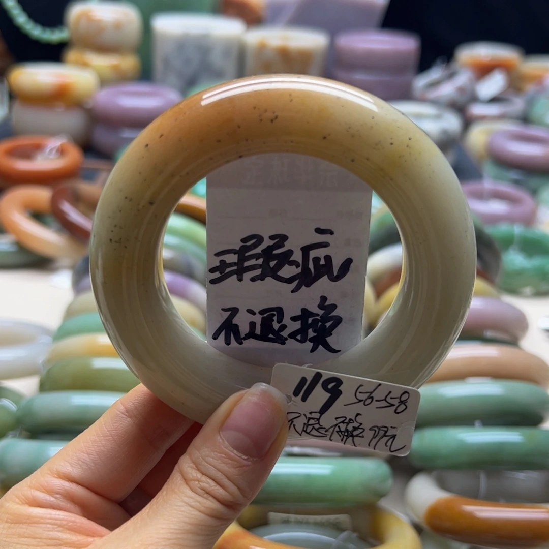 未镶嵌手镯石英岩玉