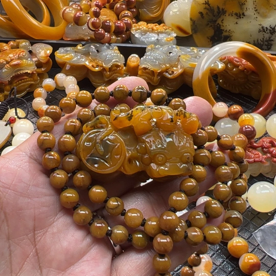 石英质玉未镶嵌颈饰