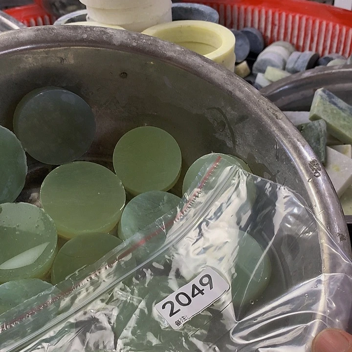 悠***田蛇纹石玉未镶嵌手镯