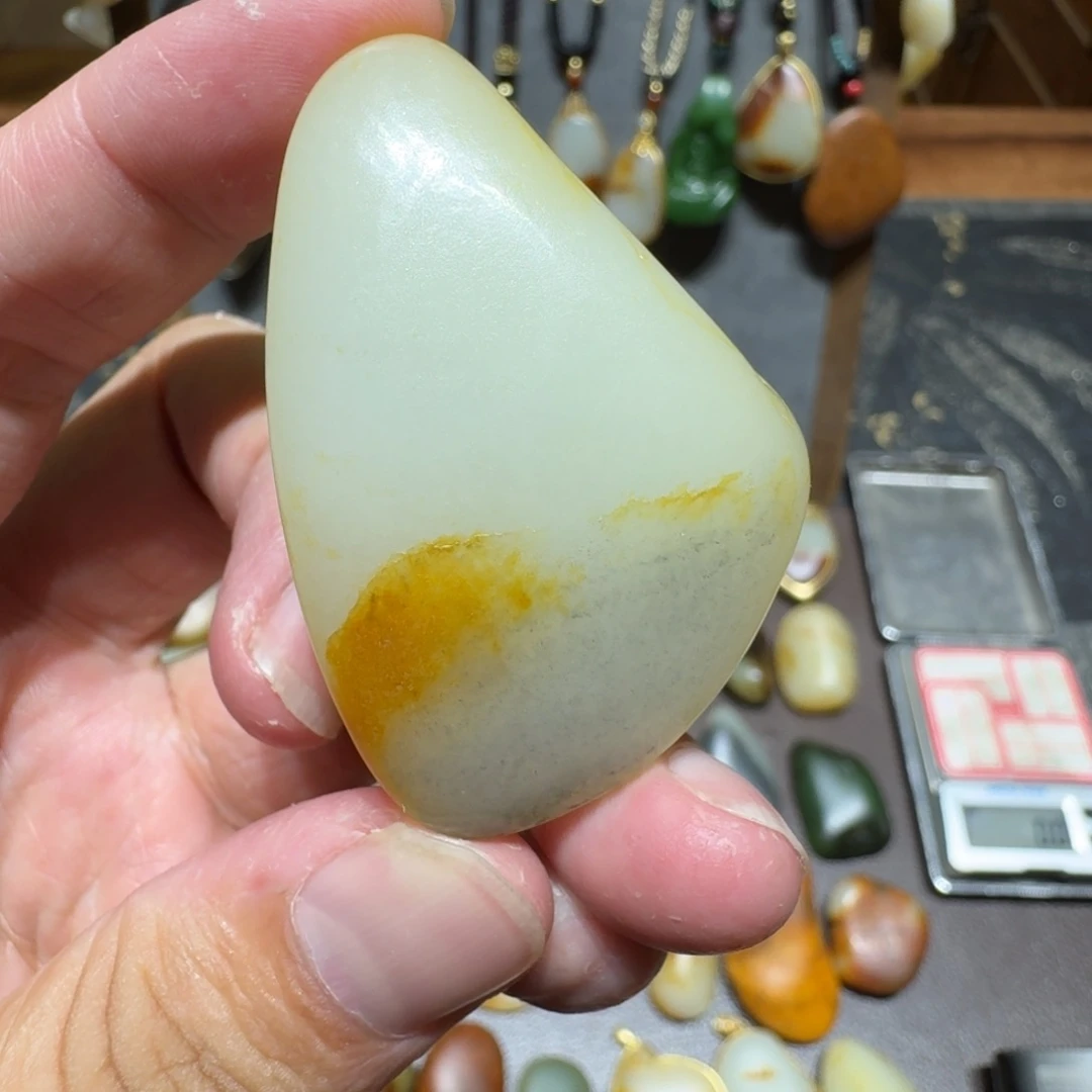 颈饰未镶嵌和田玉
