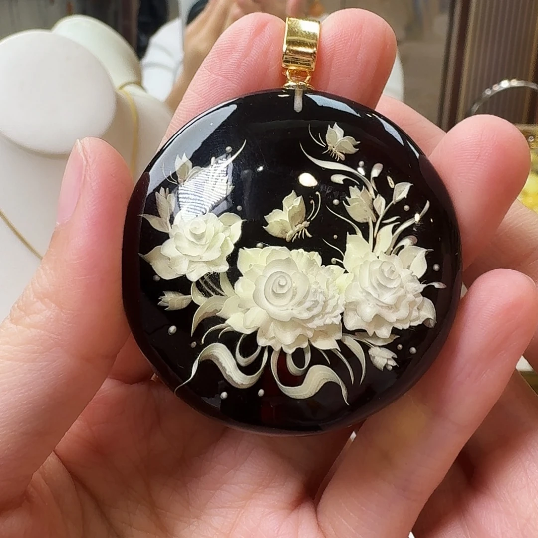 琥珀未镶嵌颈饰吊坠