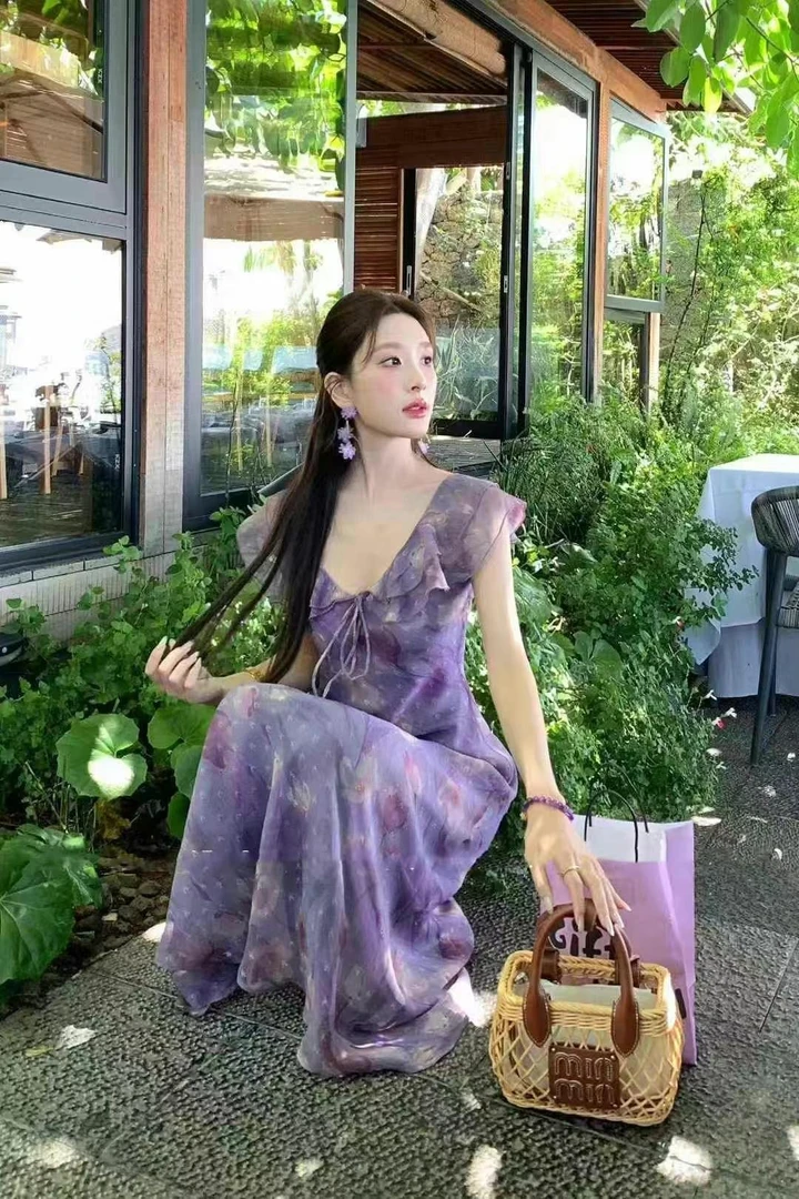 显瘦碎花V领荷叶边连衣裙时尚森系气质收腰3004