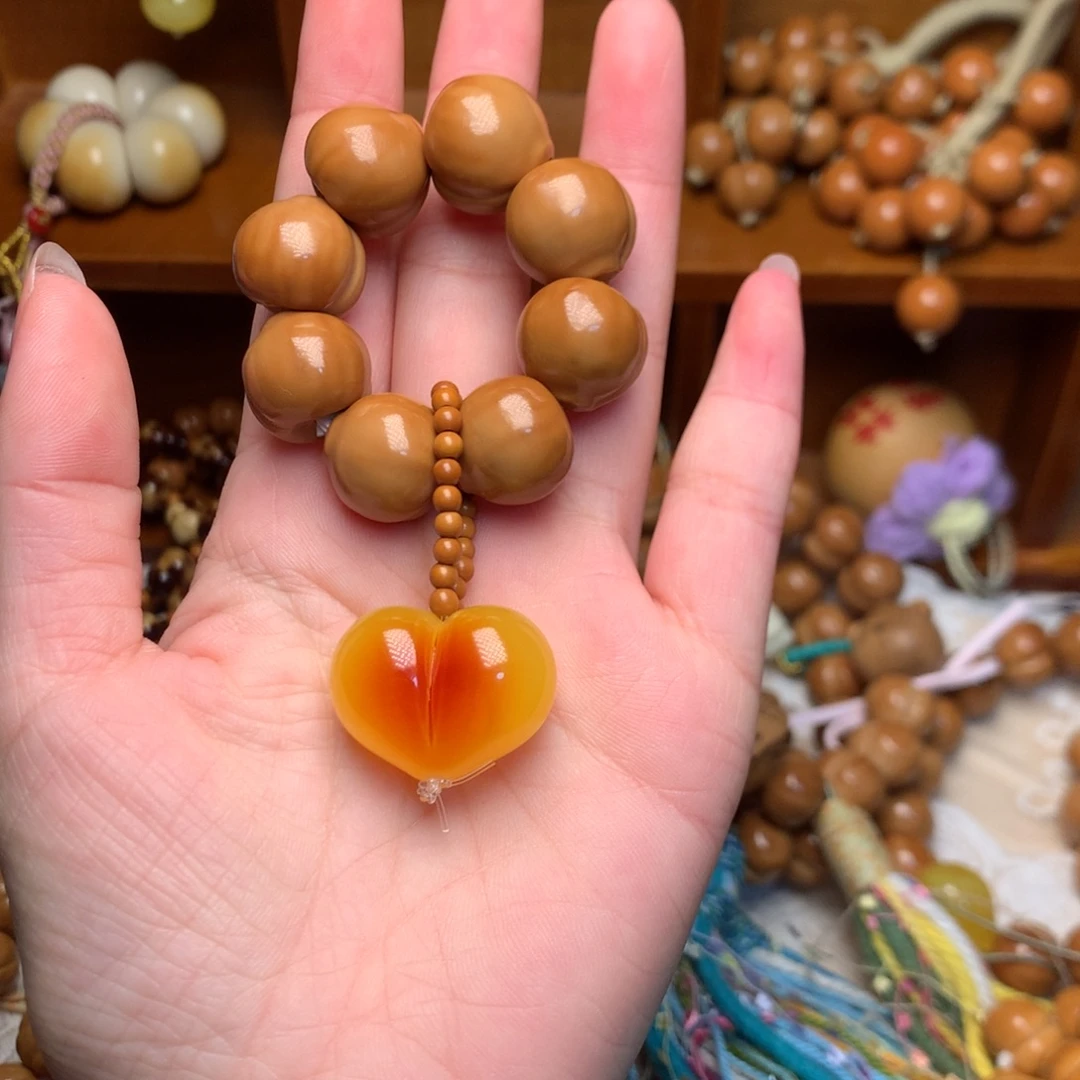 ****z吊坠猴头核桃新款屁桃手捻爱心