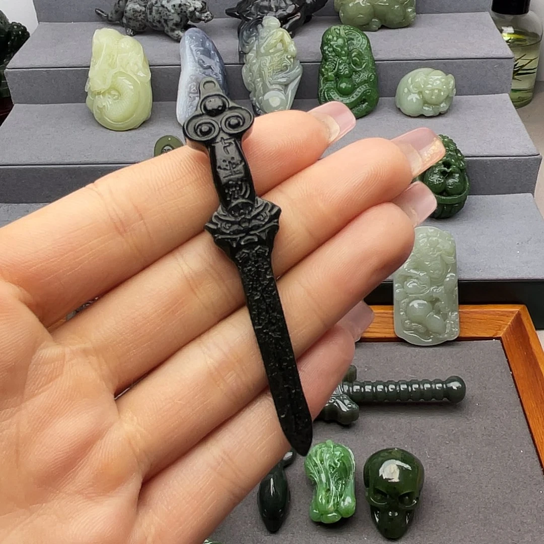 逆***鳞和田玉未镶嵌颈饰