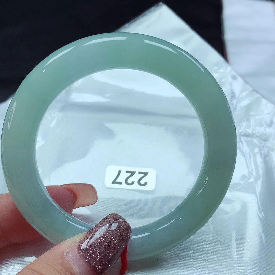 翡翠手镯未镶嵌翡翠手镯