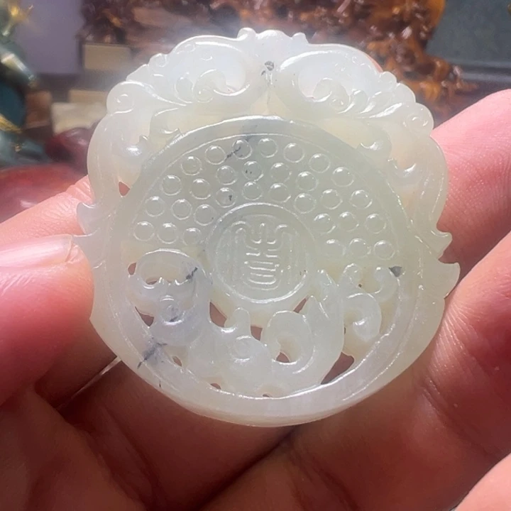 透闪石质玉未镶嵌颈饰