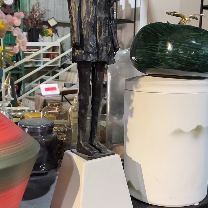 落****）陶瓷花瓶，茶壶茶杯。