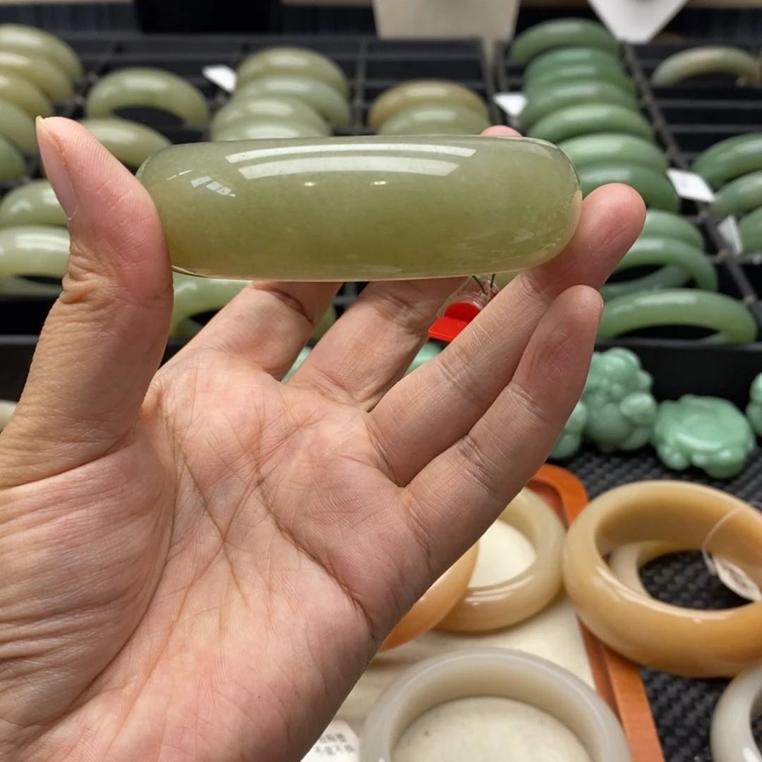 石英岩玉手镯未镶嵌