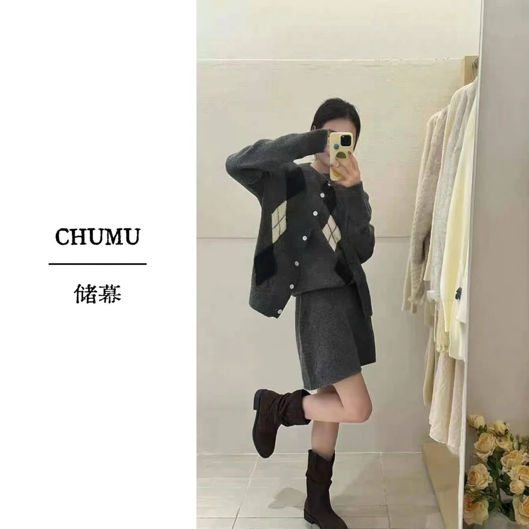 CHUMU/储慕法式设计感小众复古气质背心+针织开衫+半身裙
