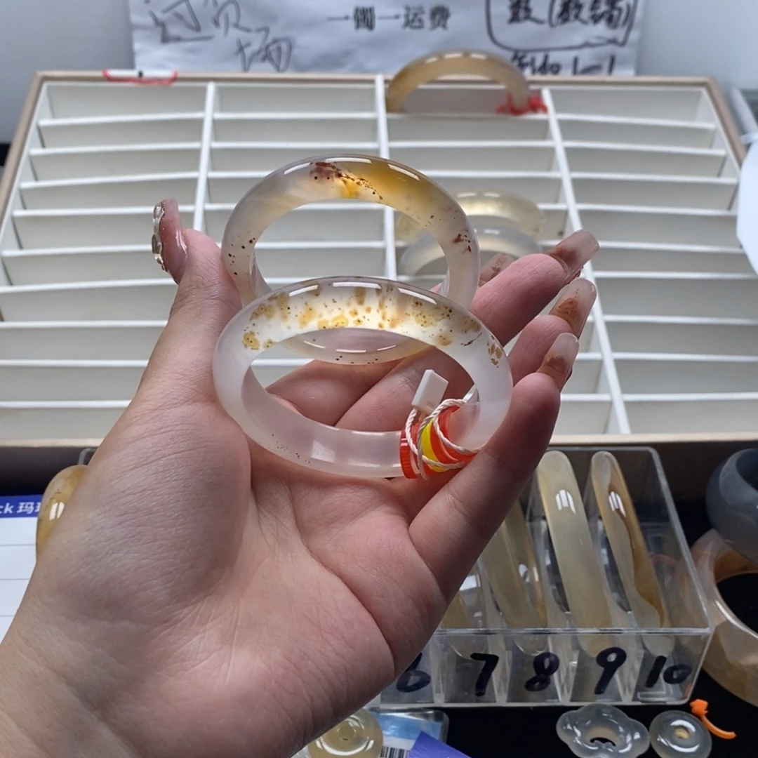 喵***秒玛瑙/玉髓未镶嵌手镯