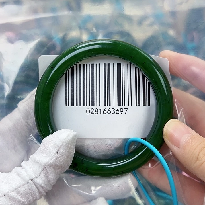 和田玉未镶嵌手镯微瑕61