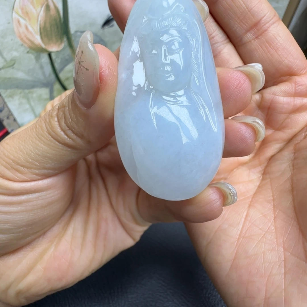 翡翠未镶嵌颈饰观音