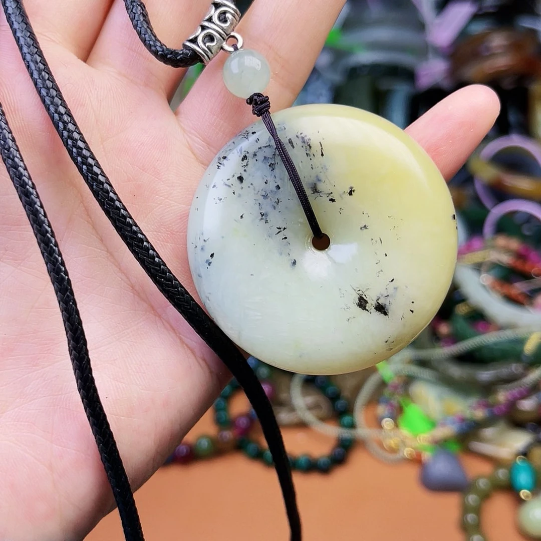 蛇纹石玉未镶嵌颈饰