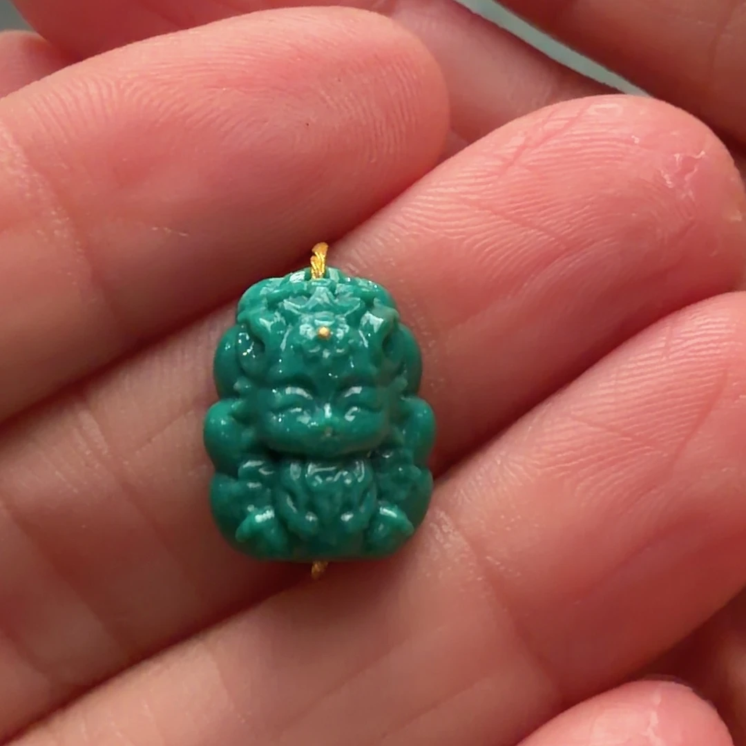 绿松石未镶嵌颈饰