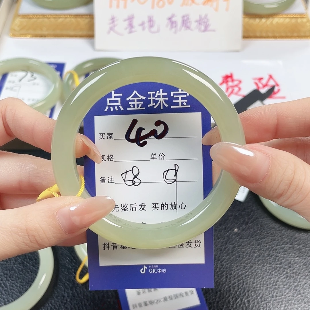 不***信和田玉未镶嵌手镯