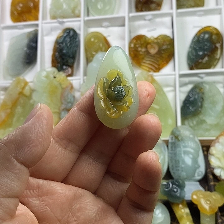 蛇纹石玉未镶嵌颈饰