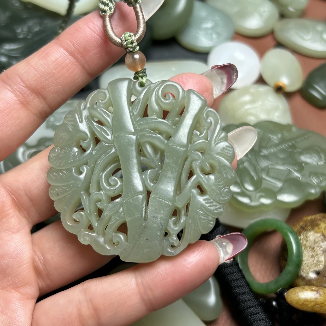 精品和田玉小挂件