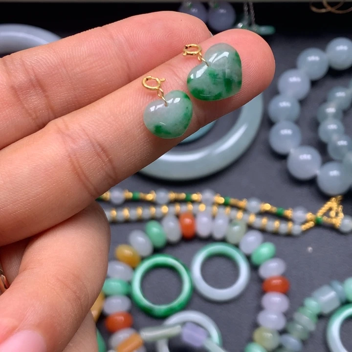 翡翠18K金镶嵌颈饰小提溜