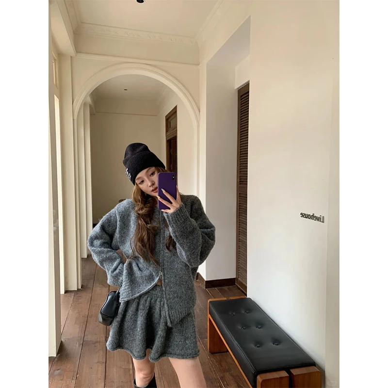 2025秋季韩系设计感修身显瘦百搭时尚针织上衣气质收腰a字半身裙