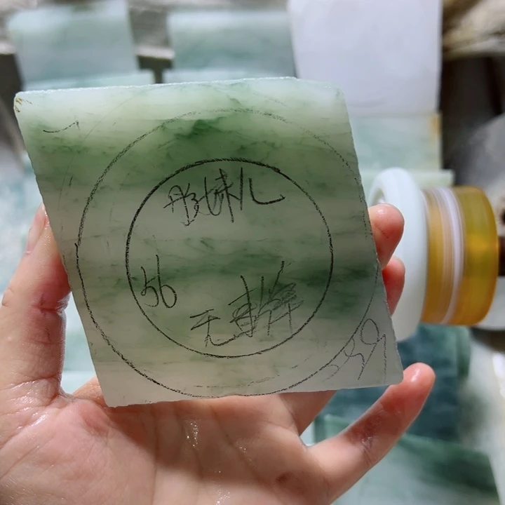 彤***儿未镶嵌定制石英质玉（天山翠）定制款56